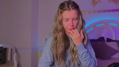 Luna Rishi online show from October 2025 11:42:01 AM