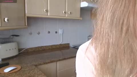 Snapshot of lunary_mix chatting on September 2025 10:31:01 AM Luna online show from September 2025 10:31:01 AM