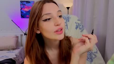 Kate online show from November 2025 05:01:02 PM