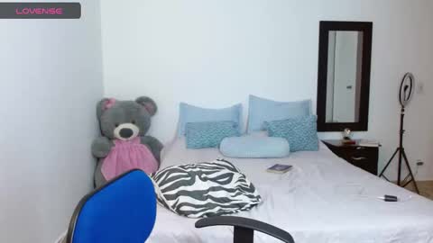 lunayois02 online show from January 2025 01:45:02 AM