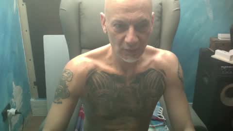 Snapshot of lungopelle20cm chatting on January 2025 03:03:01 PM lungopelle20cm online show from January 2025 03:03:01 PM