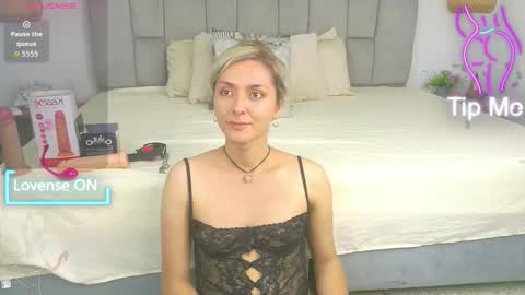 lunitadiva online show from October 2025 01:59:02 PM