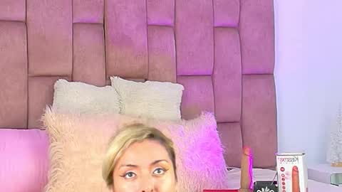 lunitadiva online show from November 2025 02:42:01 PM