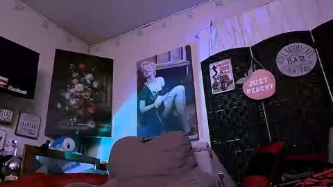 .Clarissa. Follow me on Instagram   miss buns  online show from January 2026 01:05:01 PM