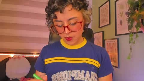 Snapshot of lusiana__ chatting on June 2026 05:18:01 PM Luci online show from June 2026 05:18:01 PM