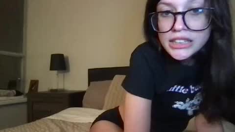 Snapshot of lustfullivxo chatting on March 2025 02:46:02 AM Liv 3 online show from March 2025 02:46:02 AM