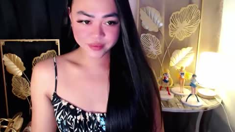 Snapshot of lustfuloffendertrina chatting on April 2026 01:07:01 AM Trina online show from April 2026 01:07:01 AM