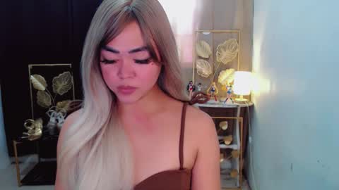 Snapshot of lustfuloffendertrina chatting on April 2026 02:04:02 AM Trina online show from April 2026 02:04:02 AM