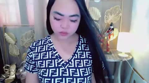 Snapshot of lustfuloffendertrina chatting on May 2026 03:24:01 AM Trina online show from May 2026 03:24:01 AM