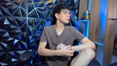 Snapshot of luuck_6 chatting on March 2026 04:35:01 PM luuck online show from March 2026 04:35:01 PM