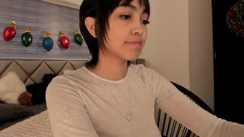 Snapshot of luucy___ chatting on December 2024 03:37:01 PM Lu online show from December 2024 03:37:01 PM