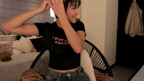 Snapshot of luucy___ chatting on January 2025 12:58:01 PM Lu online show from January 2025 12:58:01 PM