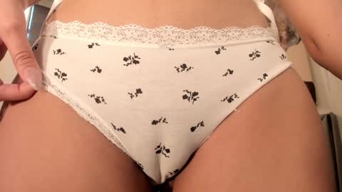 Snapshot of luucy___ chatting on January 2025 03:50:01 PM Lu online show from January 2025 03:50:01 PM