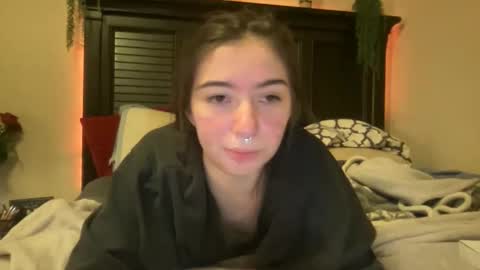 Snapshot of luvrxstarx chatting on November 2025 12:47:01 AM luvrxstarx online show from November 2025 12:47:01 AM