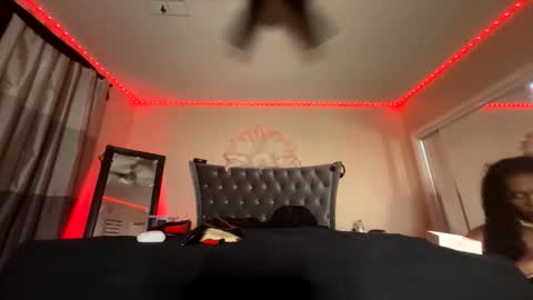 luvvlee online show from October 2025 12:01:02 AM