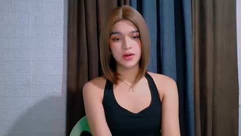 queen lux online show from March 2026 02:02:02 PM