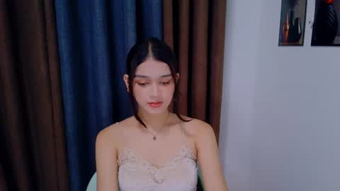 queen lux online show from July 2026 03:47:01 PM