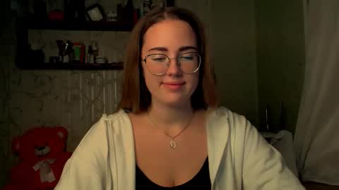 Snapshot of luxie_queen chatting on November 2025 06:19:02 PM Katie online show from November 2025 06:19:02 PM