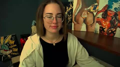 Snapshot of luxie_queen chatting on November 2025 01:14:02 PM Katie online show from November 2025 01:14:02 PM