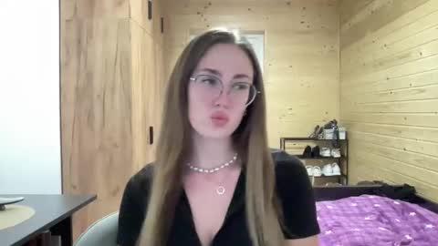 Snapshot of luxie_queen chatting on May 2026 08:37:01 PM Katie online show from May 2026 08:37:01 PM