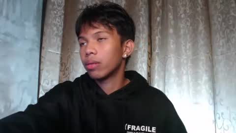 Snapshot of luxirfy_xx chatting on October 2025 04:49:02 PM luxirfy online show from October 2025 04:49:02 PM