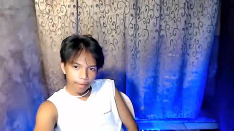 Snapshot of luxirfy_xx chatting on November 2025 06:06:01 PM luxirfy online show from November 2025 06:06:01 PM