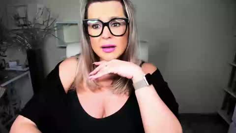 Diana online show from December 2024 01:49:01 PM