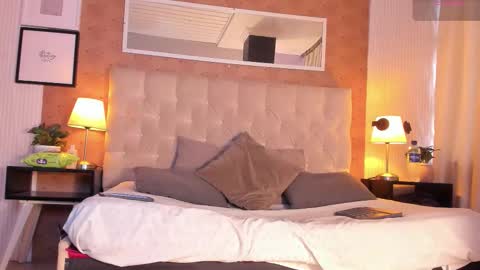 Lyan online show from December 2025 07:42:02 PM