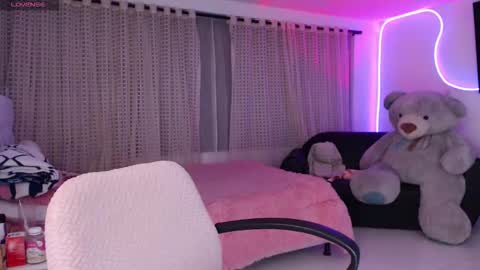 Lyann  online show from October 2025 02:30:02 AM