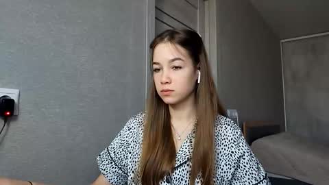 Mia online show from December 2025 01:33:02 AM