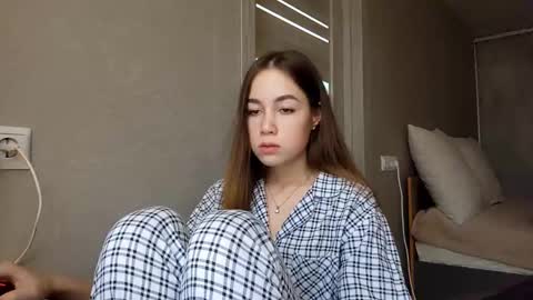 Mia online show from December 2025 06:11:01 AM