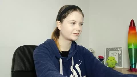 Lydia online show from November 2025 07:03:01 PM