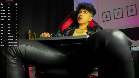 Lyle Bennett Freelance Model online show from July 2026 03:39:02 PM