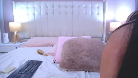 Lyn online show from February 2025 07:36:01 PM