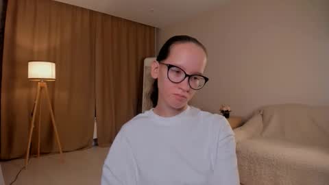 Sara online show from October 2025 05:11:01 PM