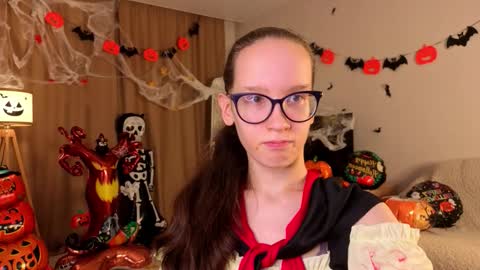 Sara online show from October 2025 04:08:02 PM