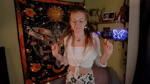 Lyra online show from October 2025 01:04:02 AM