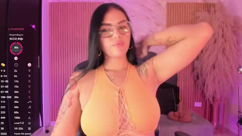 Snapshot of lys_with chatting on October 2025 03:40:01 AM VIVIANA online show from October 2025 03:40:01 AM