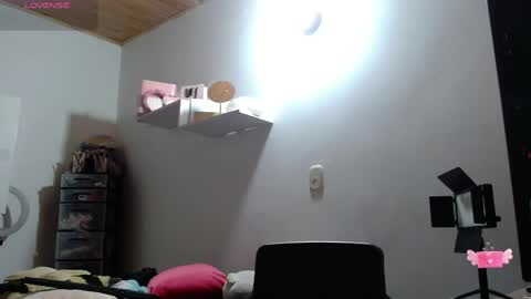 Snapshot of m1la_18 chatting on May 2026 07:05:01 AM mila online show from May 2026 07:05:01 AM