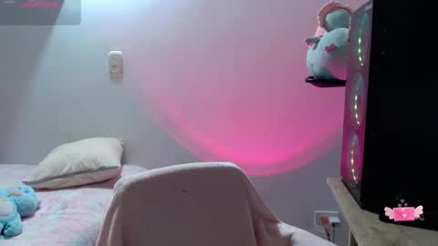 Snapshot of m1la_18 chatting on May 2026 06:00:01 AM mila online show from May 2026 06:00:01 AM
