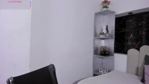 Snapshot of maazikeen chatting on October 2025 08:29:02 AM Mazikeen online show from October 2025 08:29:02 AM