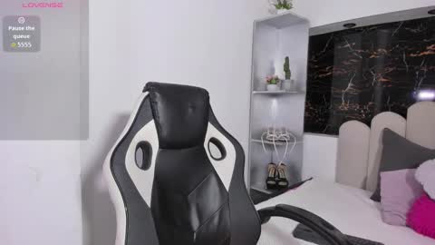 Snapshot of maazikeen chatting on November 2025 04:34:01 AM Mazikeen online show from November 2025 04:34:01 AM