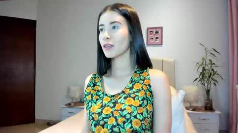 Snapshot of macarena_vallejo_ chatting on February 2025 01:54:02 AM Macarena online show from February 2025 01:54:02 AM