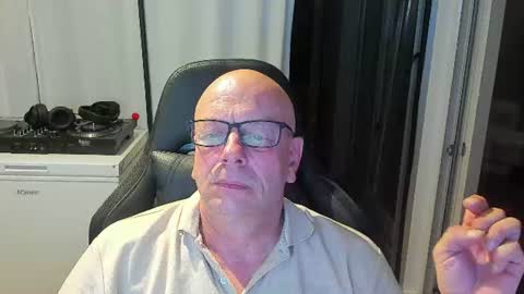 Snapshot of machinegun3dx chatting on July 2026 08:00:02 PM Andy online show from July 2026 08:00:02 PM