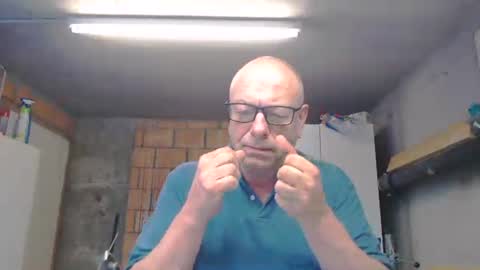 Snapshot of machinegun3dx chatting on August 2026 01:20:01 PM Andy online show from August 2026 01:20:01 PM