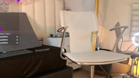 Carolina online show from September 2025 11:15:01 PM