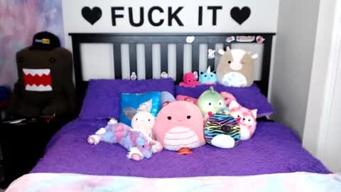 Mackenzie Wolfe online show from November 2025 04:45:02 AM