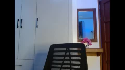 queency online show from May 2026 04:18:02 AM