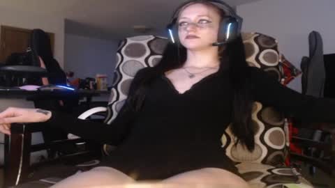 Snapshot of madamebubs chatting on April 2026 10:18:01 PM Madame Bubs online show from April 2026 10:18:01 PM