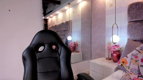 Maddie Grey online show from November 2025 04:38:02 PM